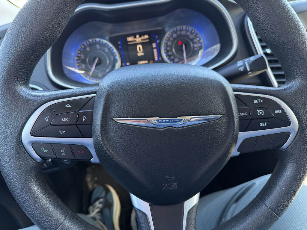 2015 Chrysler 200 Image 12