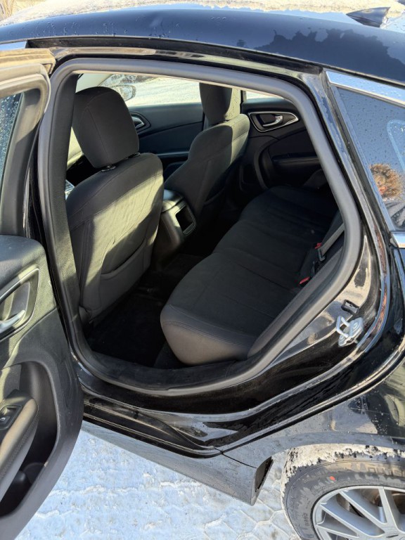 2015 Chrysler 200 Image 15