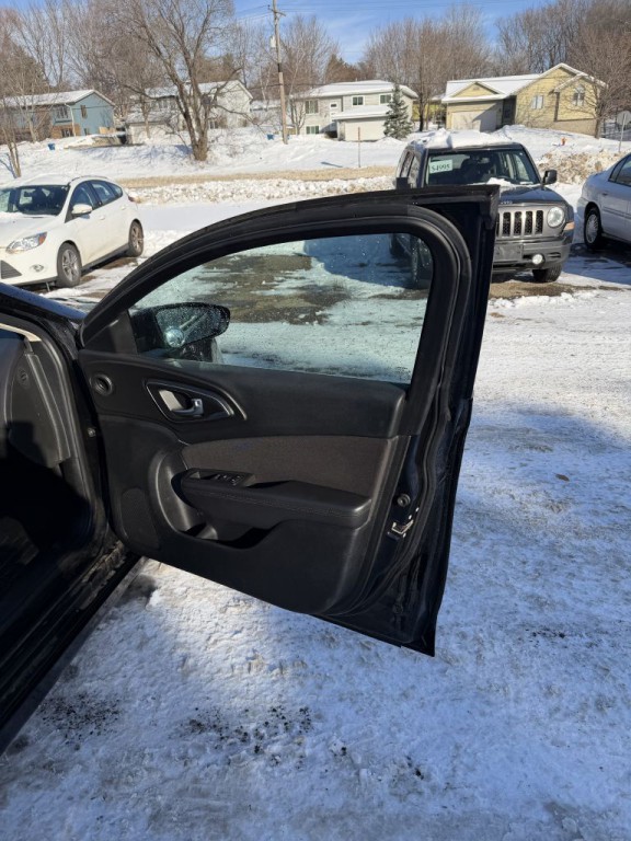 2015 Chrysler 200 Image 19