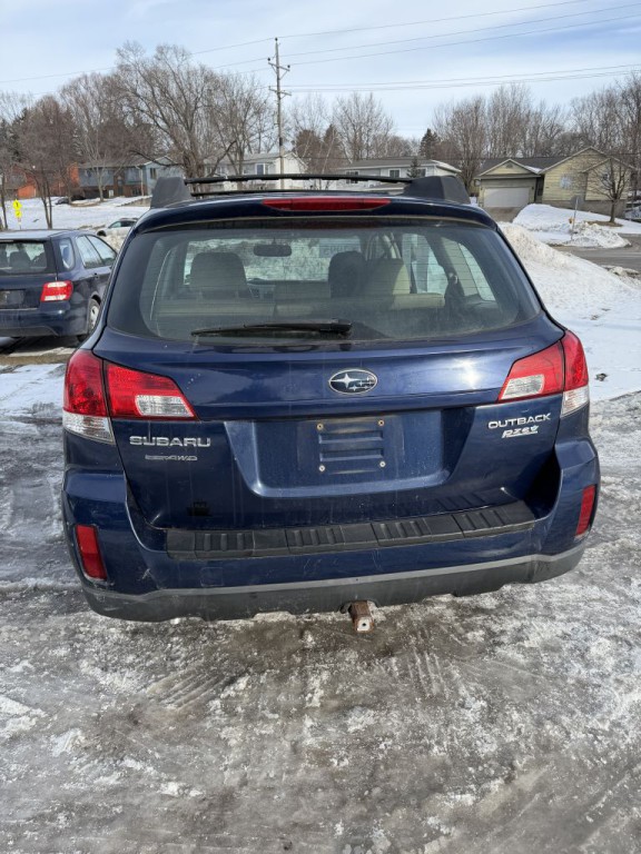 2010 Subaru Outback Image 2