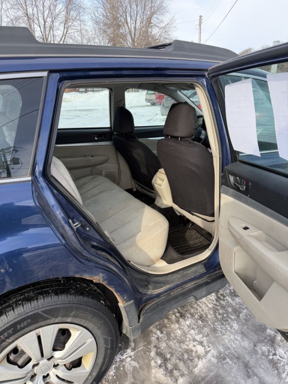 2010 Subaru Outback Image 9