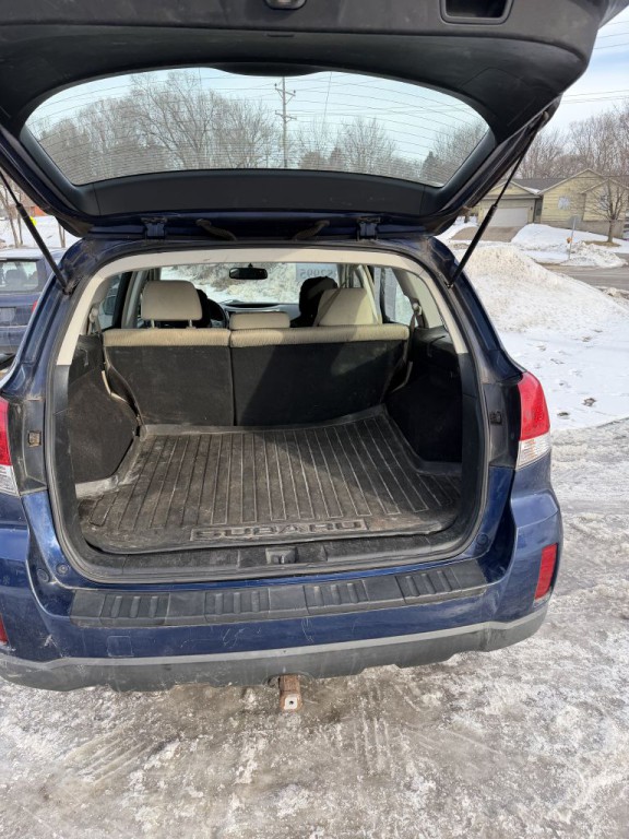 2010 Subaru Outback Image 11