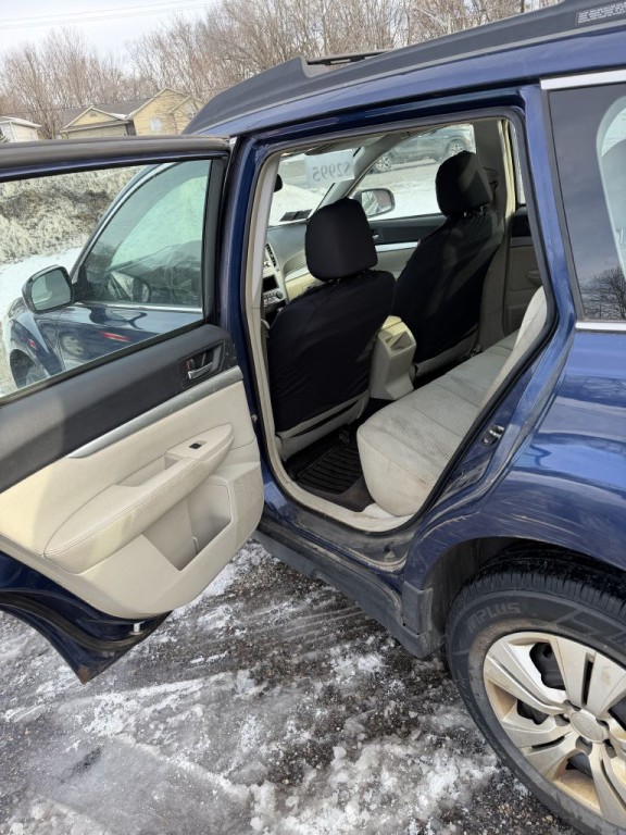 2010 Subaru Outback Image 12