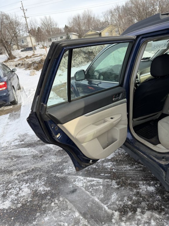2010 Subaru Outback Image 13