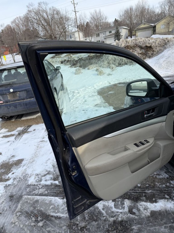 2010 Subaru Outback Image 14