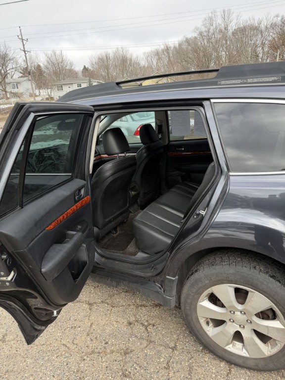 2011 Subaru Outback Image 17