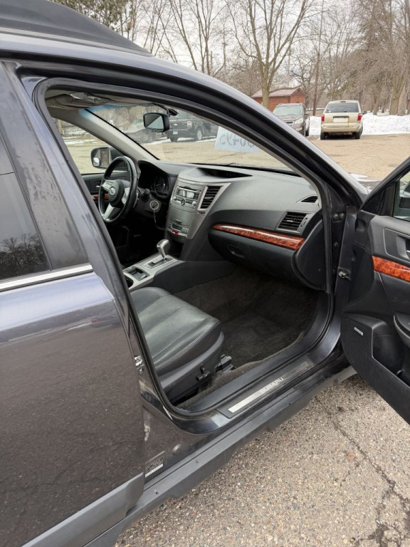 2011 Subaru Outback Image 21