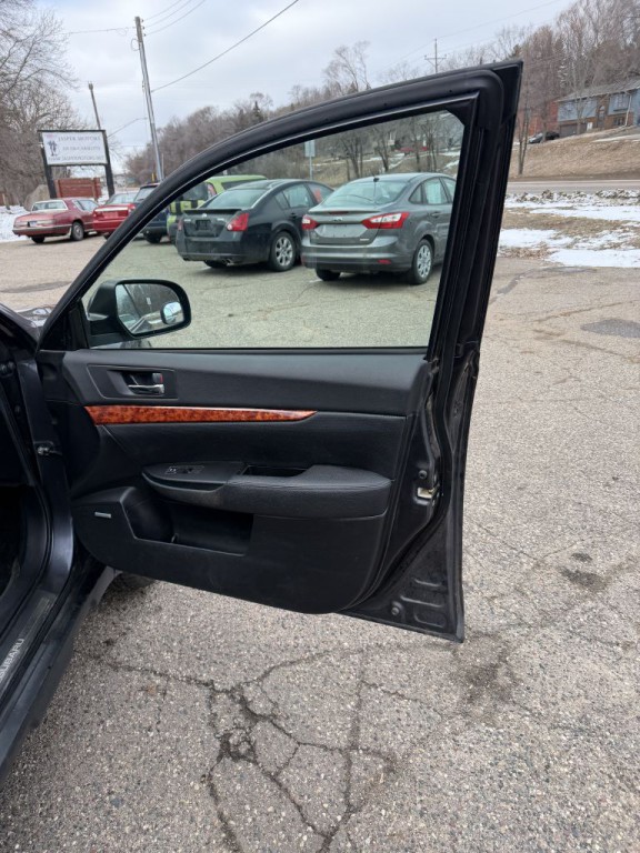 2011 Subaru Outback Image 22