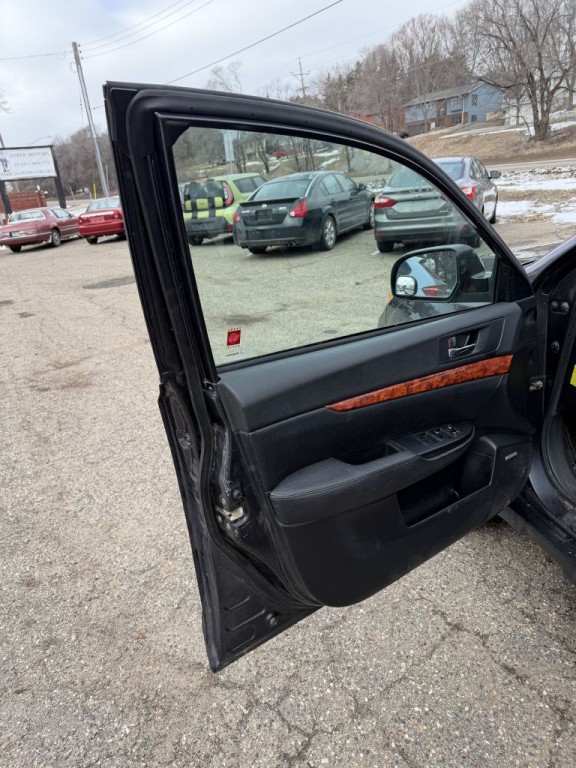 2011 Subaru Outback Image 24