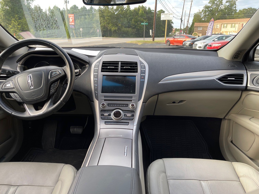 2017 Lincoln MKZ Image 10