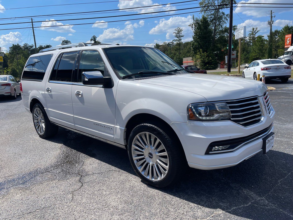 2015 Lincoln Navigator Image 3