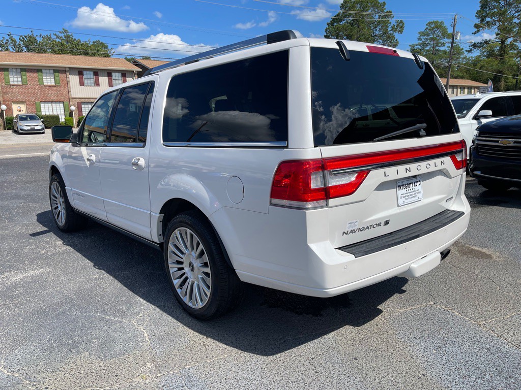 2015 Lincoln Navigator Image 5