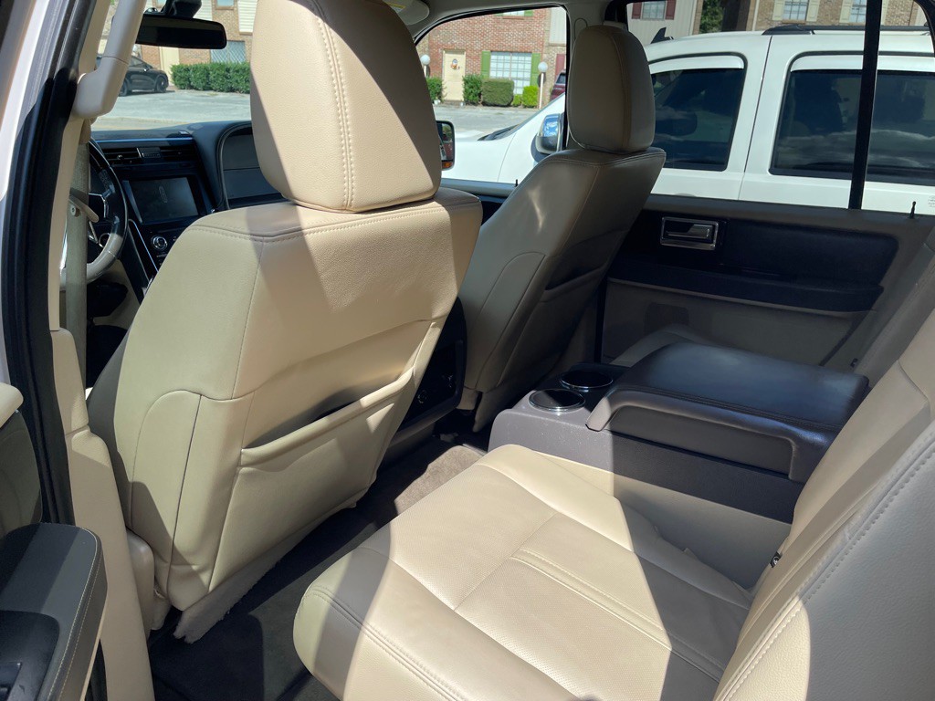 2015 Lincoln Navigator Image 9