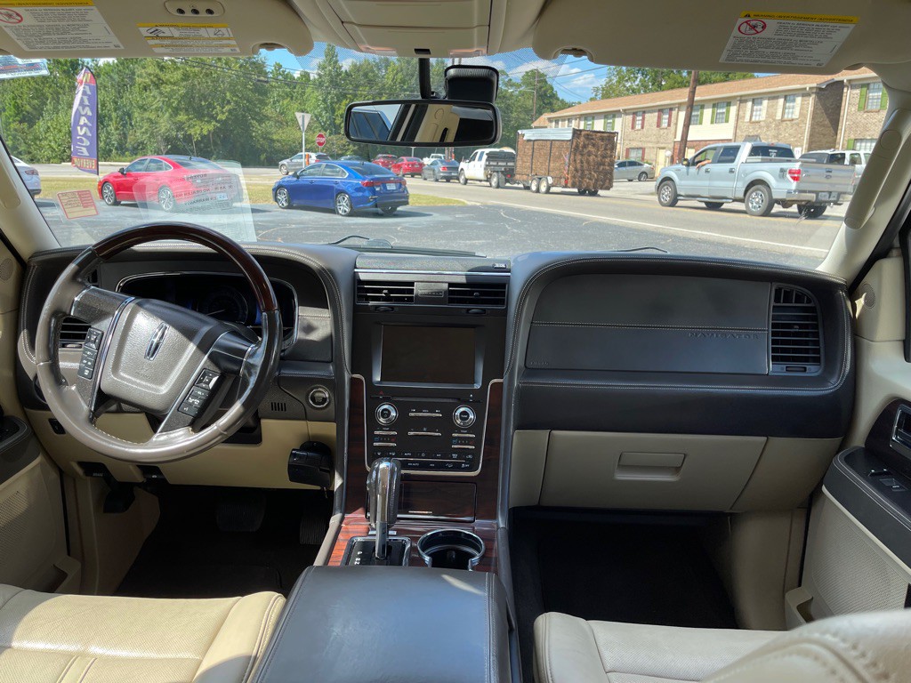2015 Lincoln Navigator Image 12