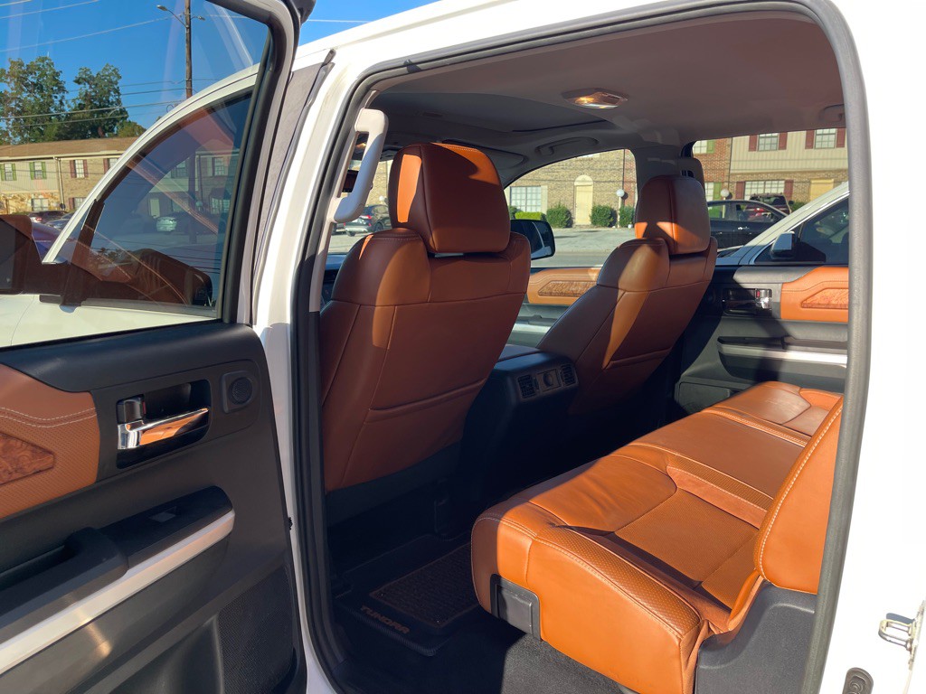 2017 Toyota Tundra Image 8