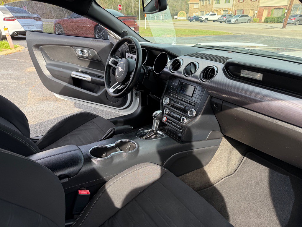 2017 Ford Mustang Image 9