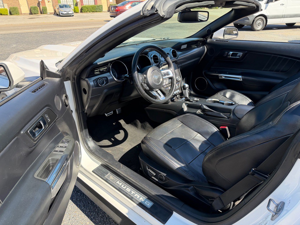 2017 Ford Mustang Image 8