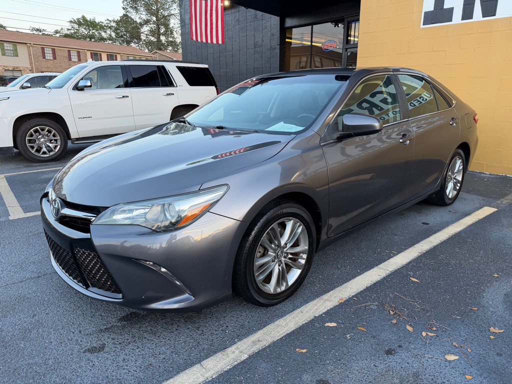 2017 Toyota Camry Image 2