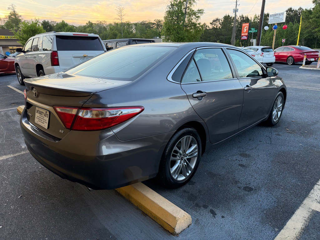 2017 Toyota Camry Image 5