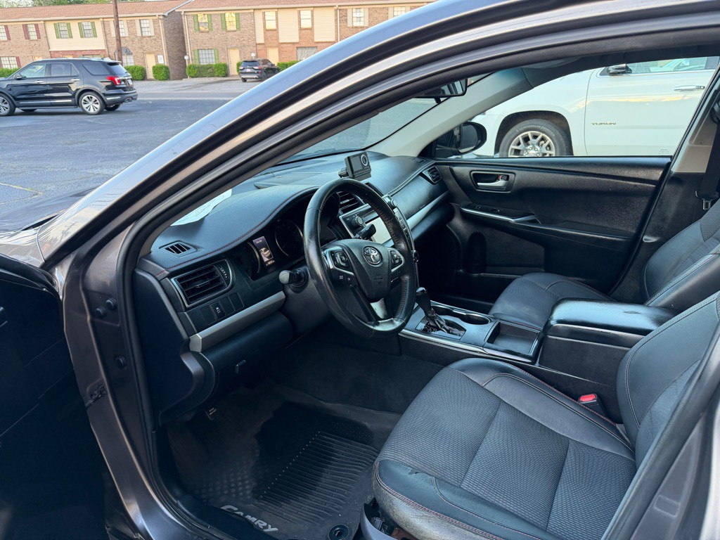 2017 Toyota Camry Image 6