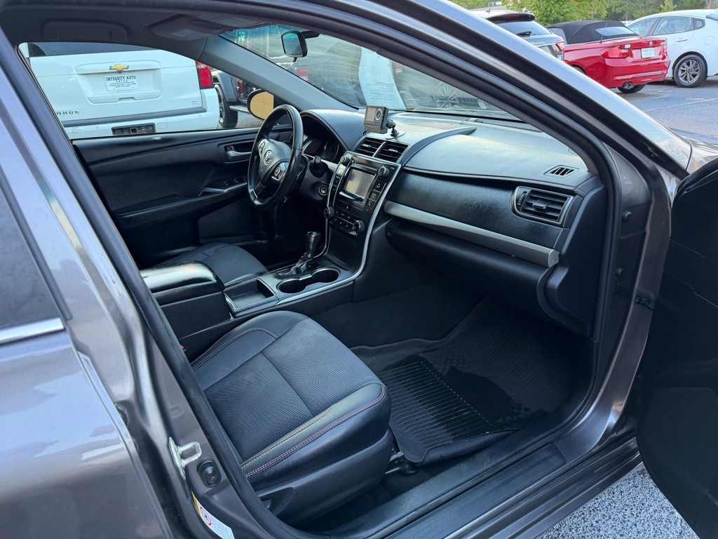 2017 Toyota Camry Image 7