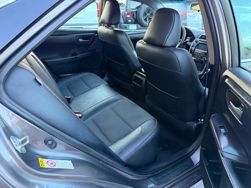 2017 Toyota Camry Image 8