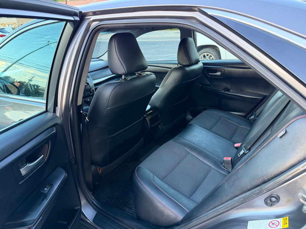 2017 Toyota Camry Image 9