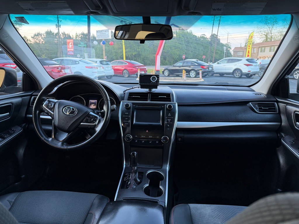 2017 Toyota Camry Image 10