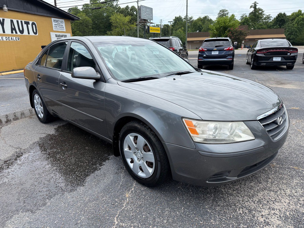 2010 Hyundai Sonata Image 2