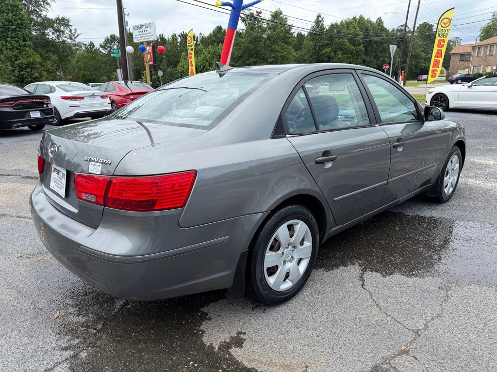 2010 Hyundai Sonata Image 4