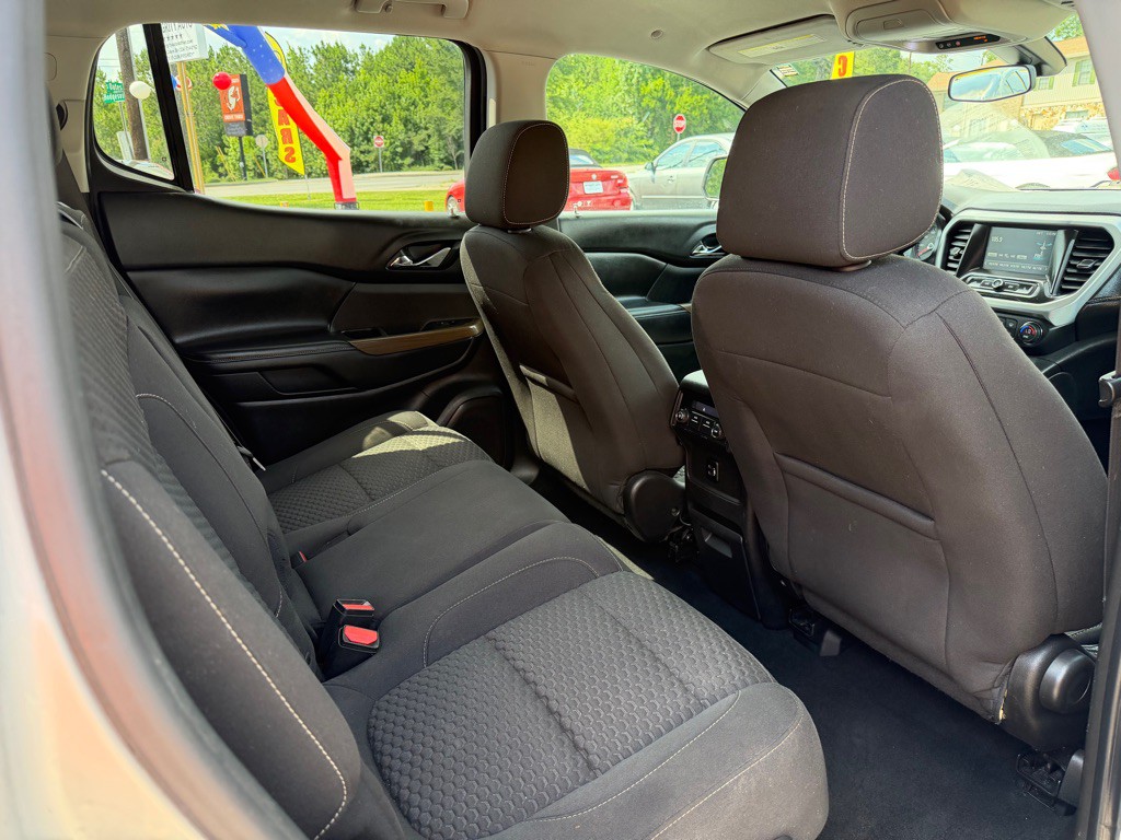 2017 GMC Acadia Image 7