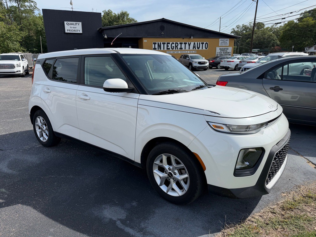 2022 Kia Soul Image 2