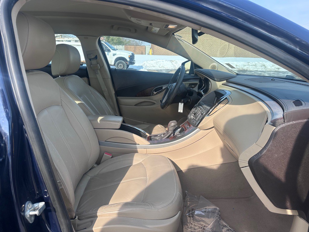 2011 Buick Lacrosse Image 8