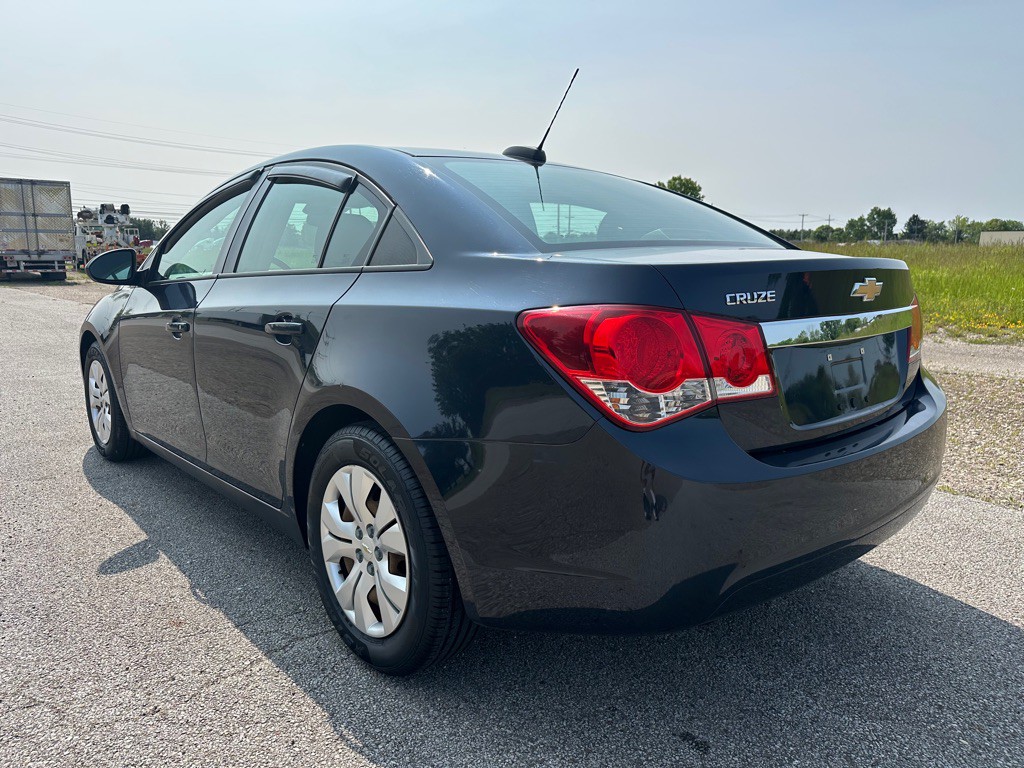 2016 Chevrolet Cruze Image 2
