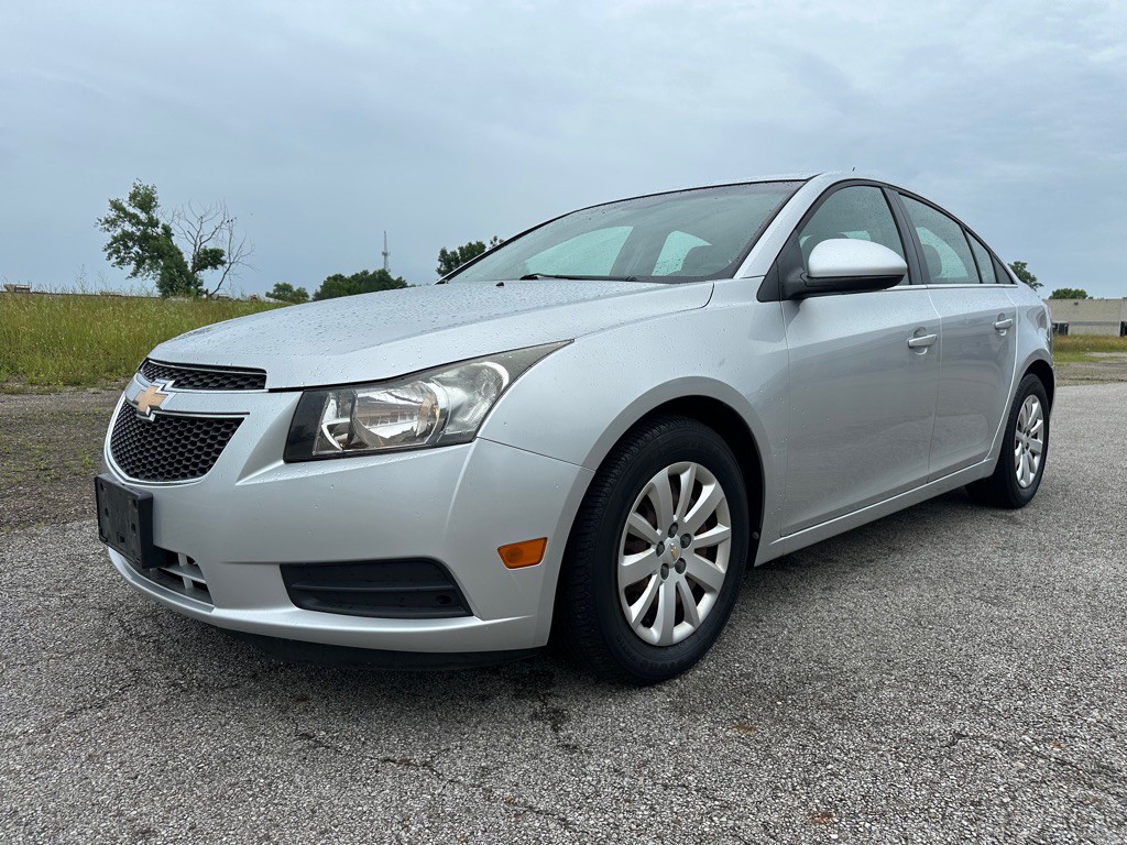 2011 Chevrolet Cruze Image 1