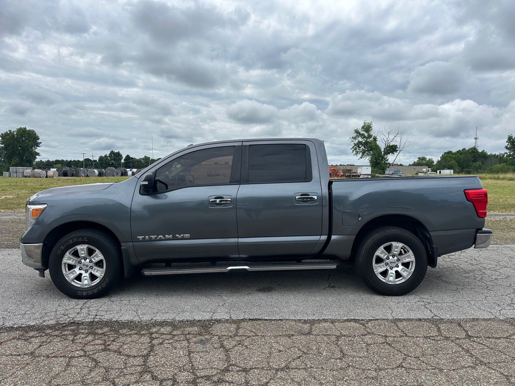 2019 Nissan Titan Image 2