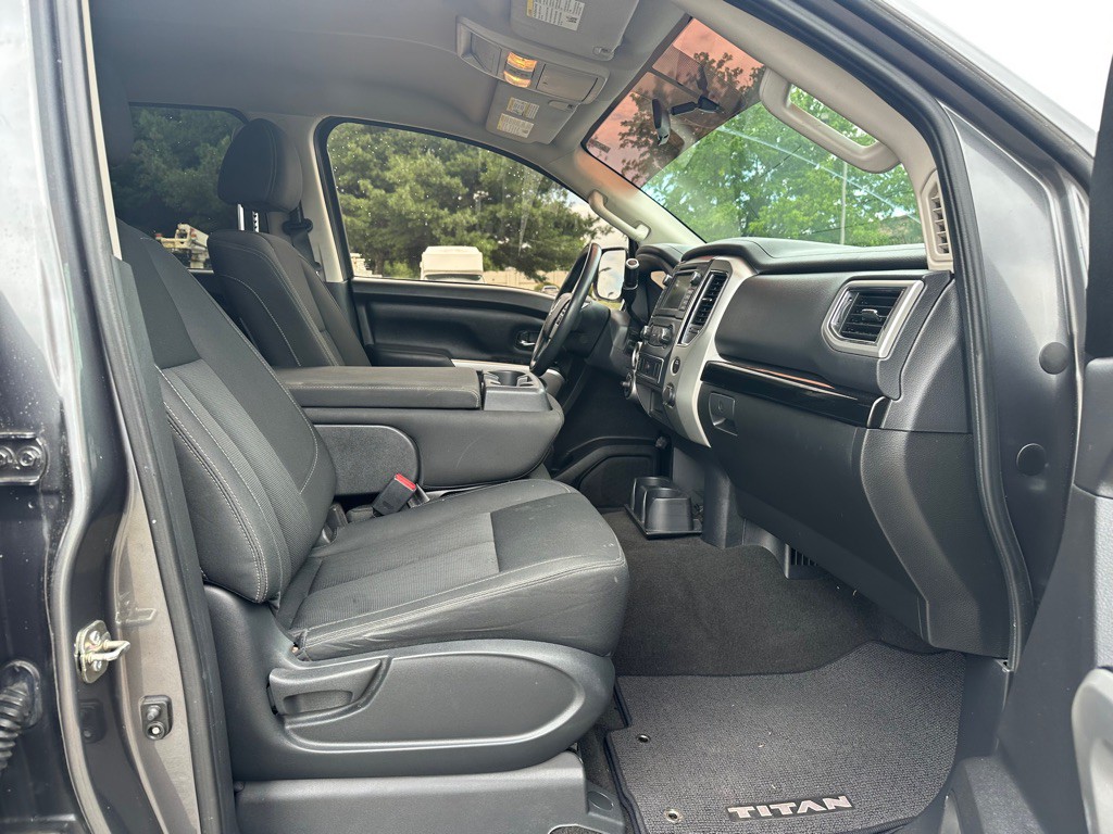 2019 Nissan Titan Image 9