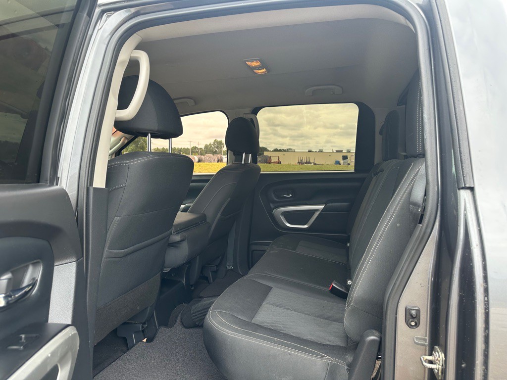 2019 Nissan Titan Image 10