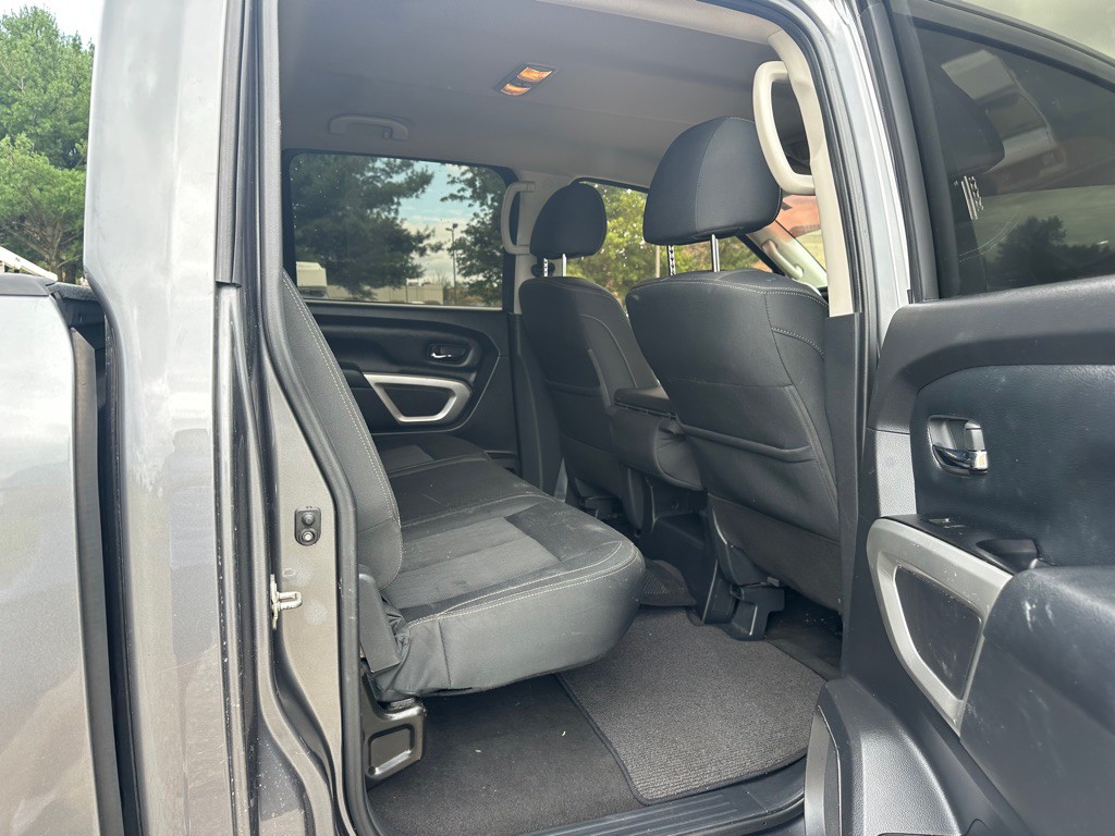 2019 Nissan Titan Image 11