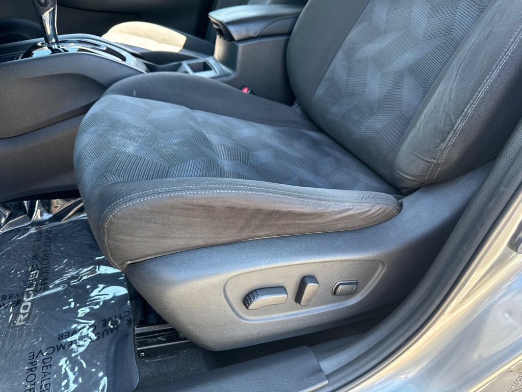 2015 Nissan Rogue Image 23