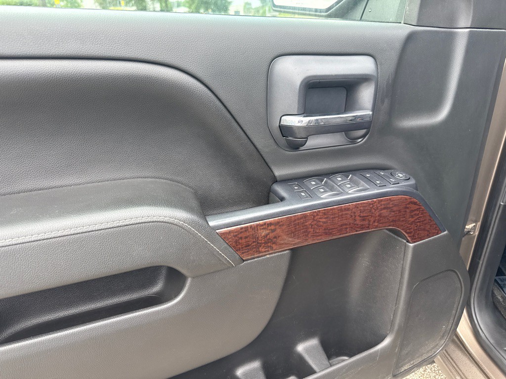 2015 GMC Sierra Image 16