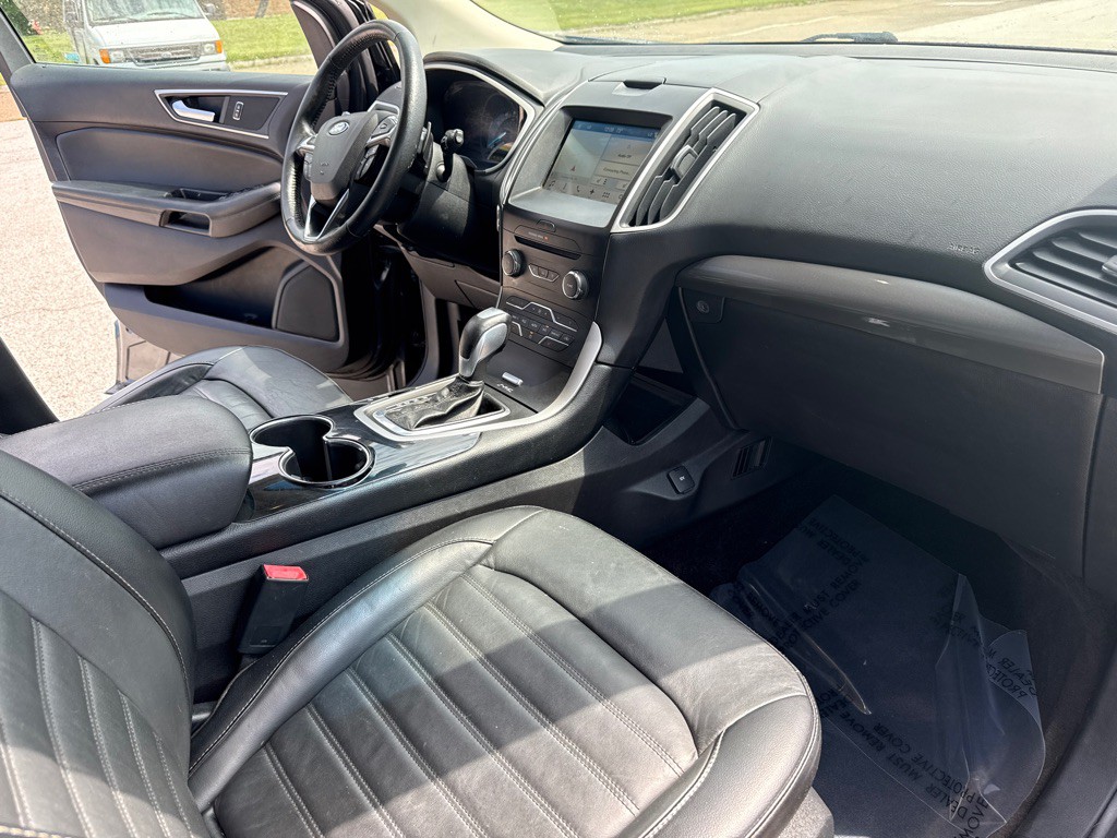 2017 Ford Edge Image 12