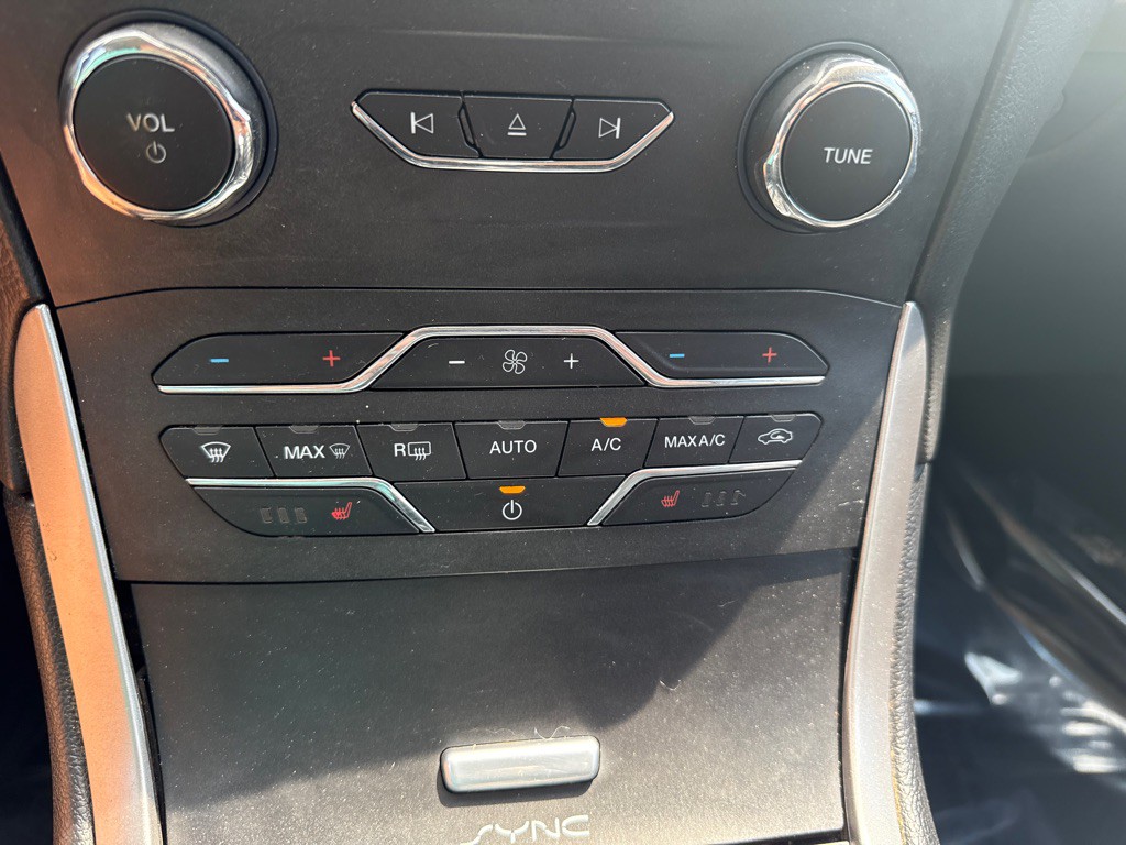 2017 Ford Edge Image 19