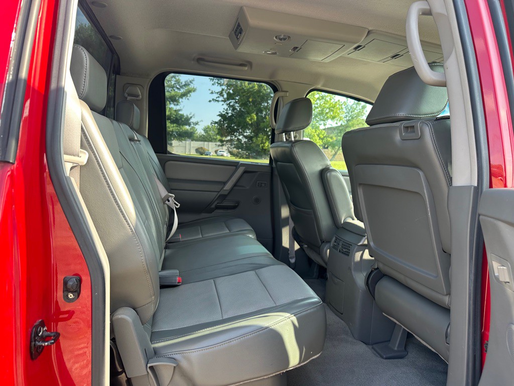 2005 Nissan Titan Image 7