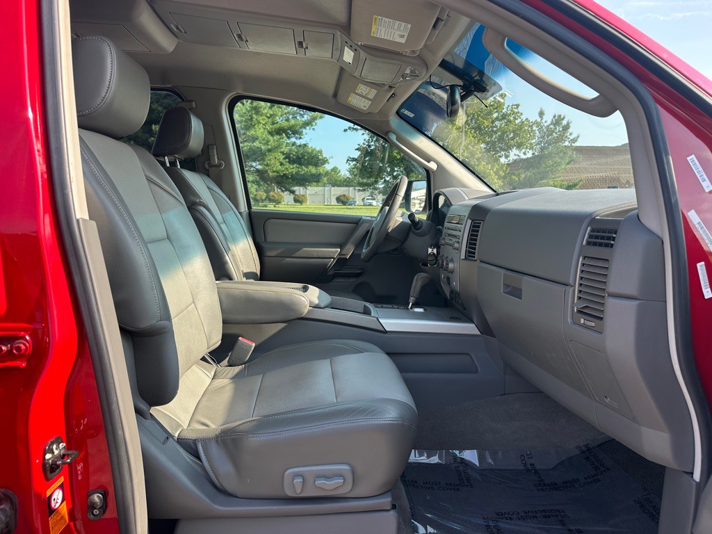 2005 Nissan Titan Image 8