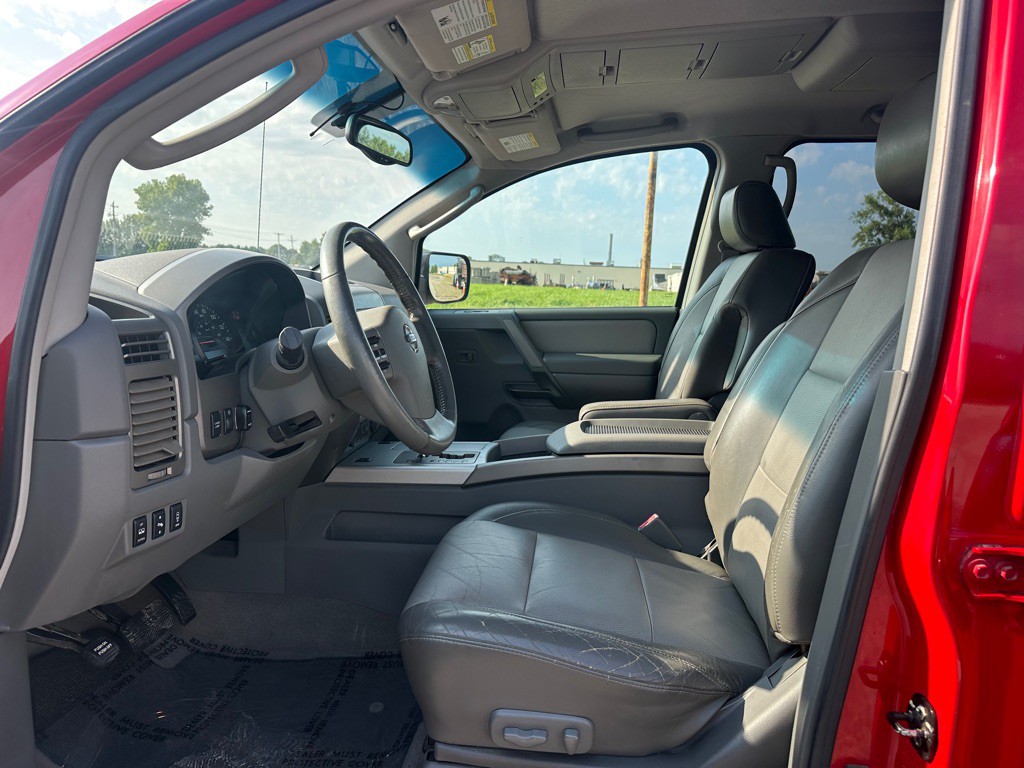 2005 Nissan Titan Image 10