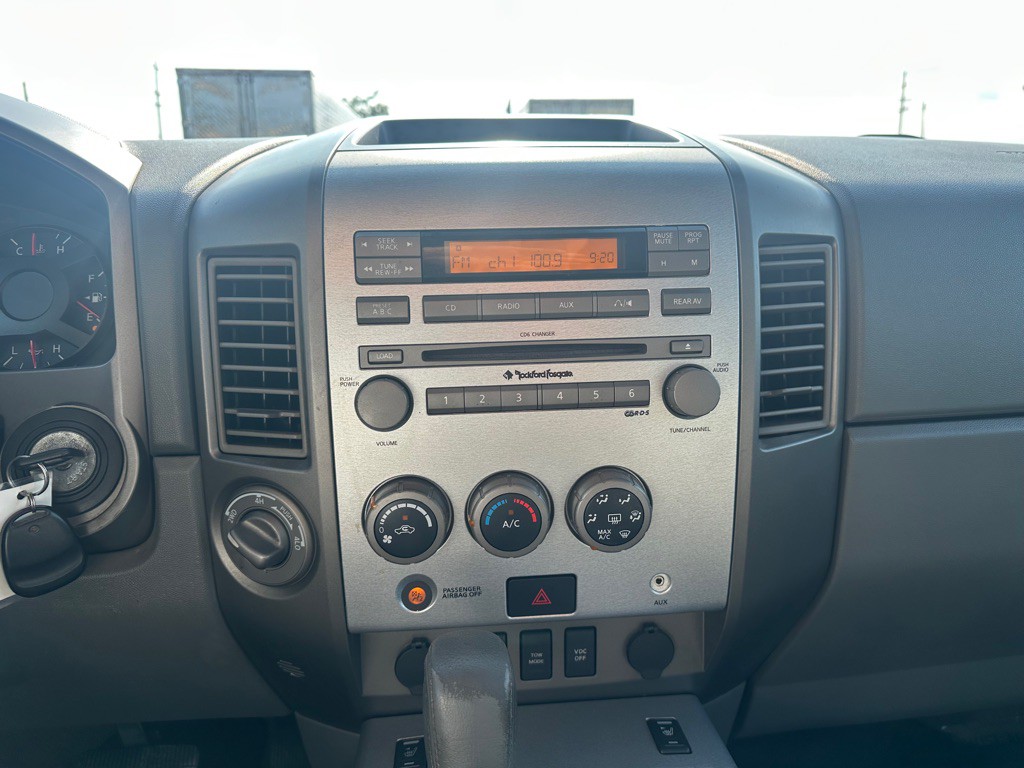 2005 Nissan Titan Image 11