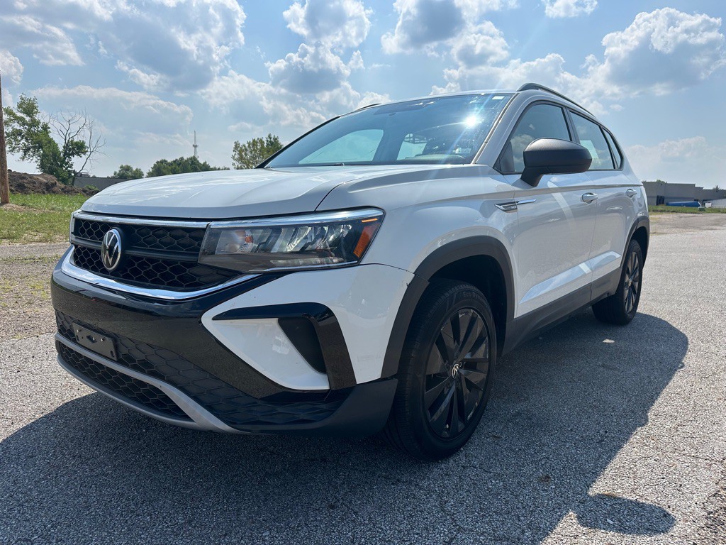 2022 Volkswagen Taos Image 1