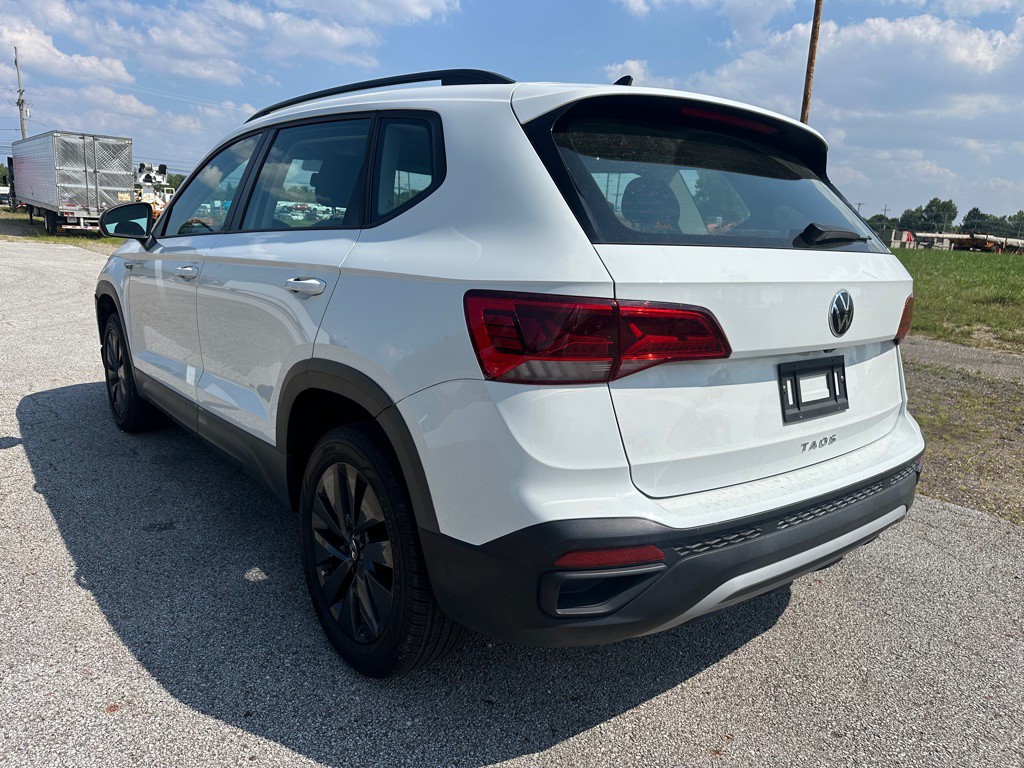 2022 Volkswagen Taos Image 3