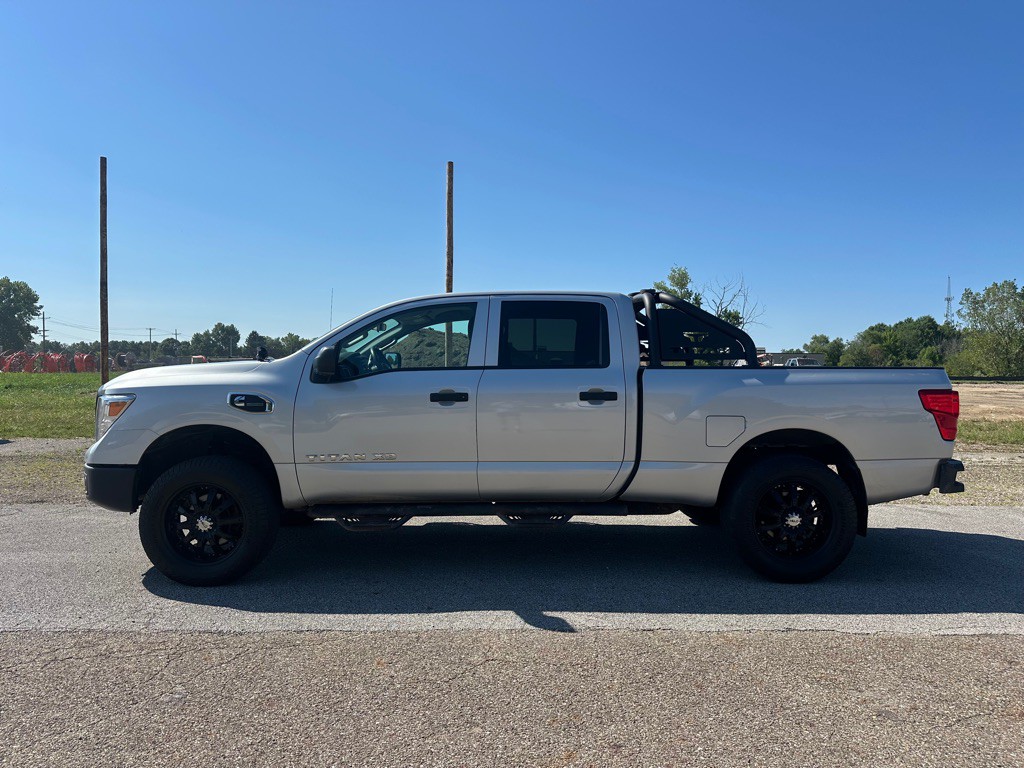 2018 Nissan Titan Image 2